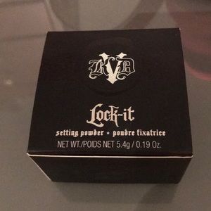 Kat Von D Lock It Setting Powder